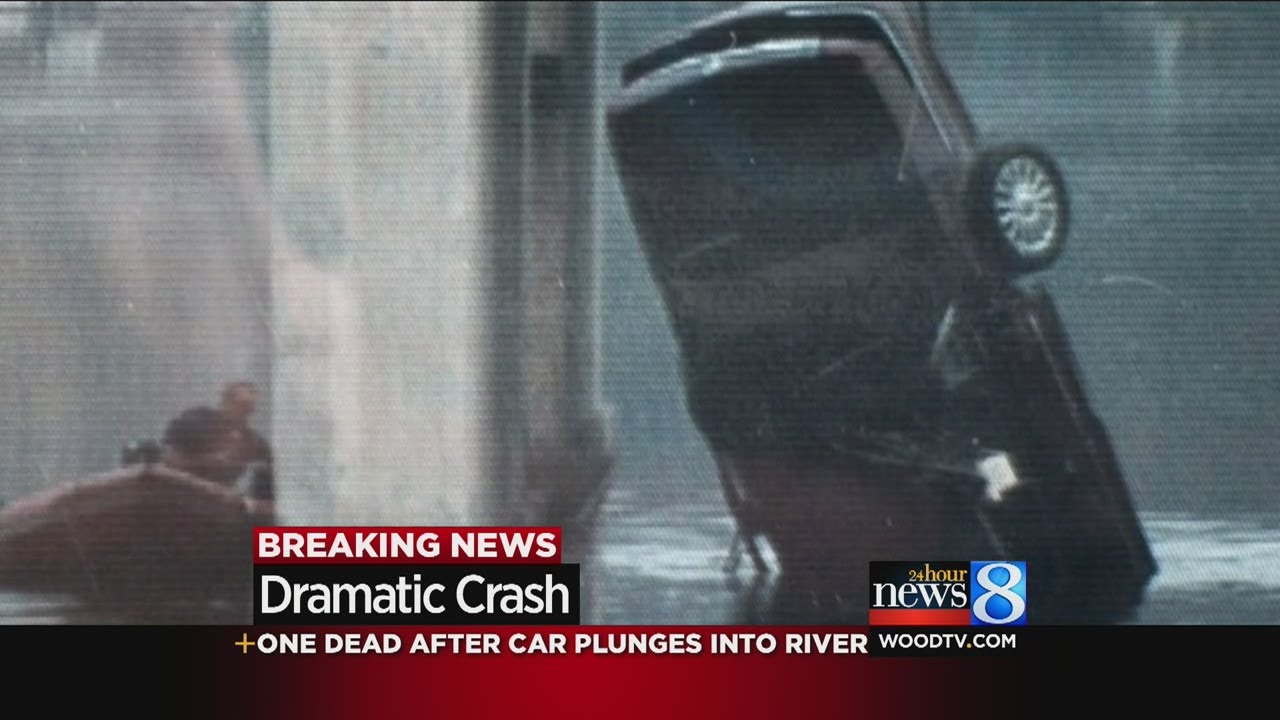 Driver dies after car crashes into river - YouTube
