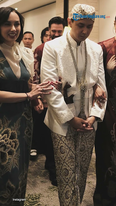 Potret Adinia Wirasti di Pernikahan Wisnu Hardana, Cantik Menawan Tampil Serasi Bersama Suami Bule