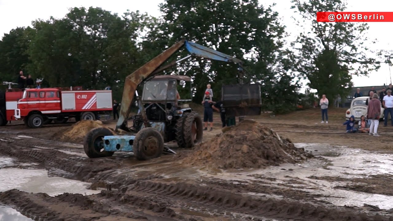 Excavator Digging in the Sand | Universallader T157 / 2 Empor