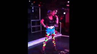 Nicki Adams performs booty bounce