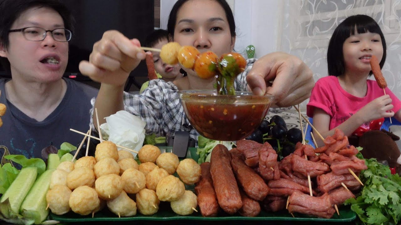 อ้ายแมวจัดเมนูคุณยายๆป้าๆขอมาจัดให้ลูกสาวลูกชายกิน ลูกชิ้นทอดหน้าโรงเรียนน้ำจิ้มทำเอง|wern woei