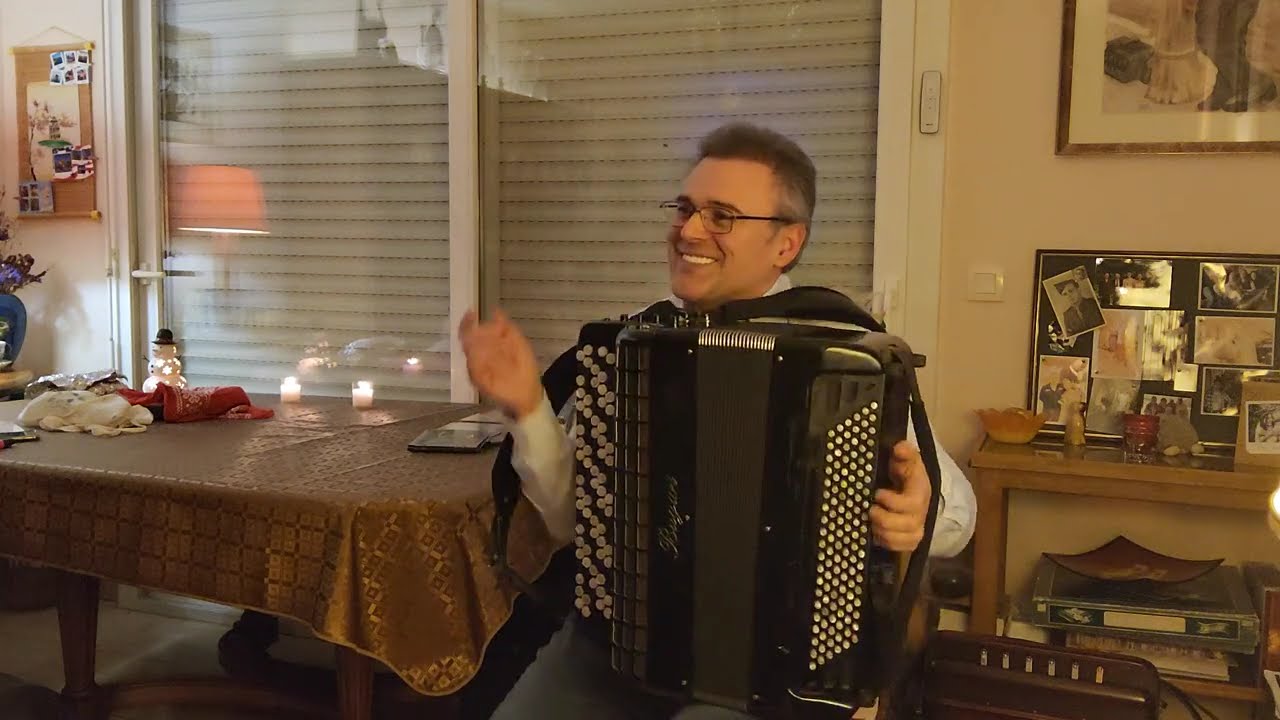 Roman Jbanov présentation d'accordéon - bayan