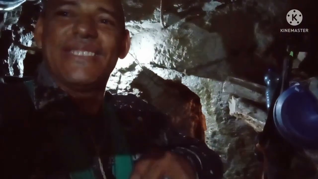 O dia a dia do garimpeiro em Carnaiba de Cima .