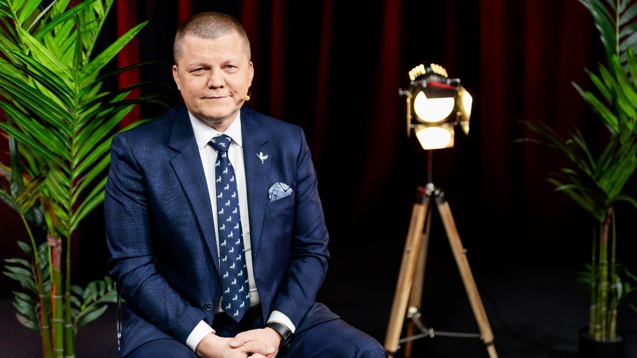 „Nauja diena“. Ar metas mandagumo reveransams su priešu, kai esame puolami?