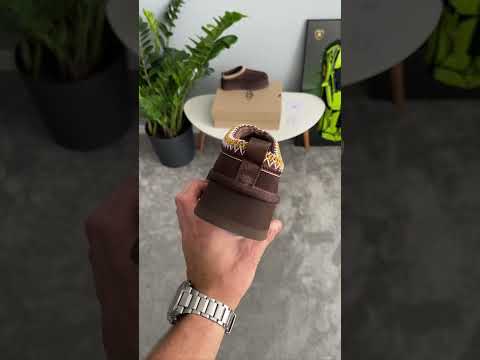 Женские зимние ботинки UGG Tazz II коричневые, видео 1