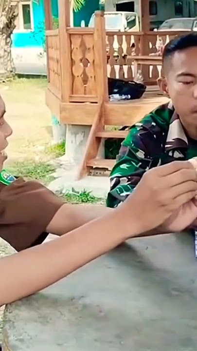 kocak bapak TNI ngerjain temennya disuruh makan jeruk asem