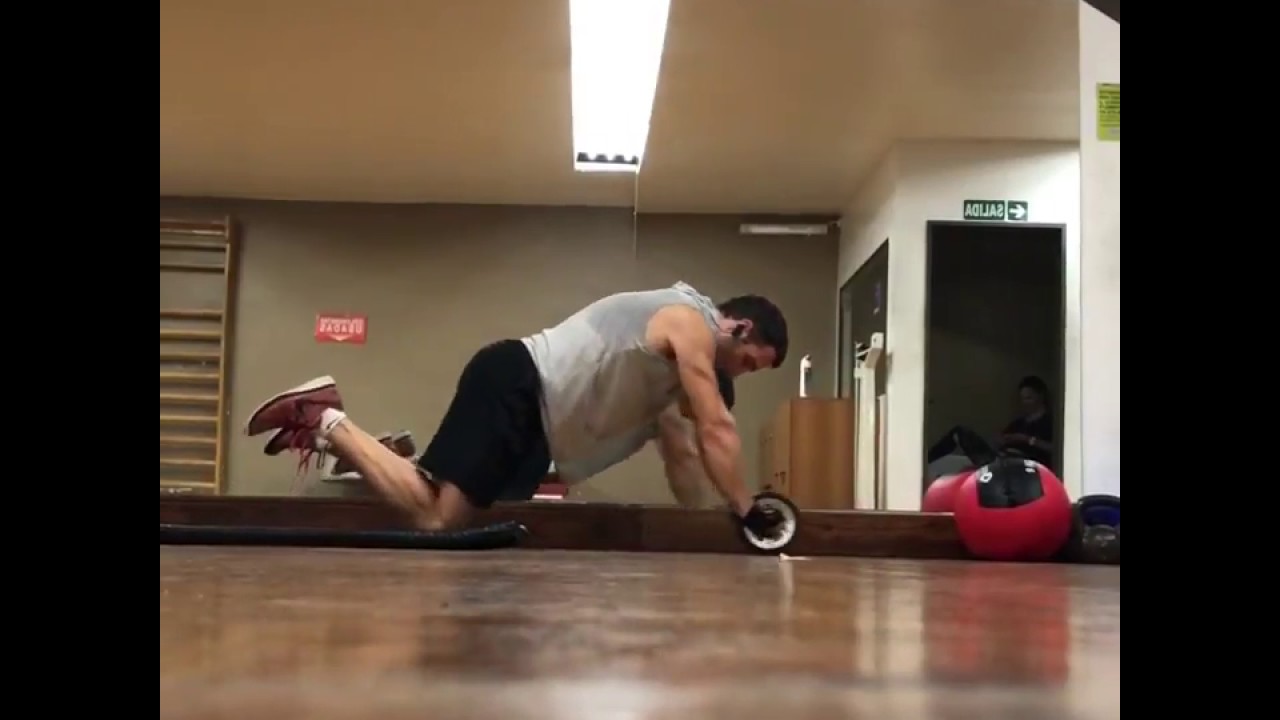 Abdominales con rueda. six pack poker exito