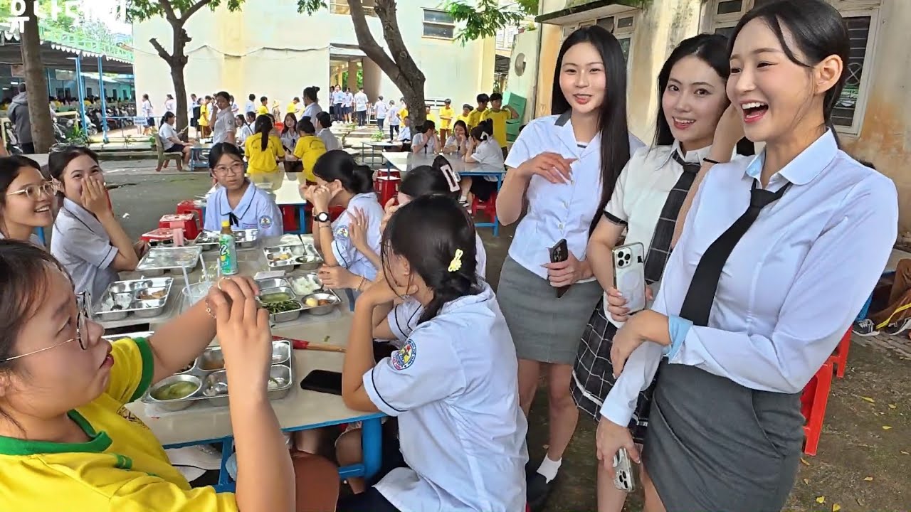 (재업)교복 입은 한국인을 처음 본 베트남 고등학생들의 반응?