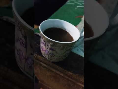 لون عينيها كلون البن بني