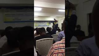 Mafundi Simu Awamu Ya Kwanza Wakipata Nasaha Kabla Ya Kupewa Vyeti Vya Uhitimu