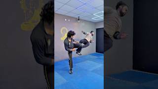 Master the Slide Side Kick: Essential Self-Defense Technique Explained!💥⚡️#selfdefense #sidekick