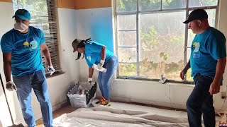 Volunteers help elderly man living in damaged Houston home