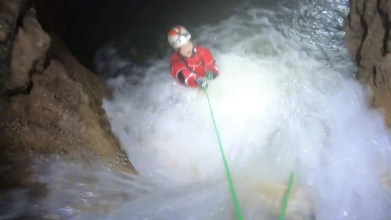 千萬年的寒冰中隱藏著什麼？進入200公尺下的洞穴，零下30度寒冰刺骨 #洞穴探險 #神奇大自然#冒險 #戶外 #洞穴探險 #探險