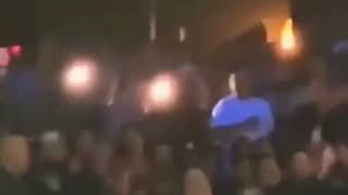 Marido Invade Palco Após Ver Sua Esposa Se Esfregando Em Artista