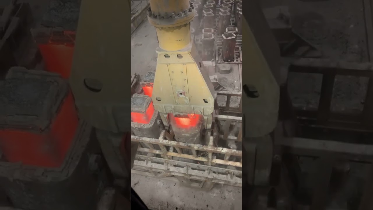 Steel mill mold handling crane 