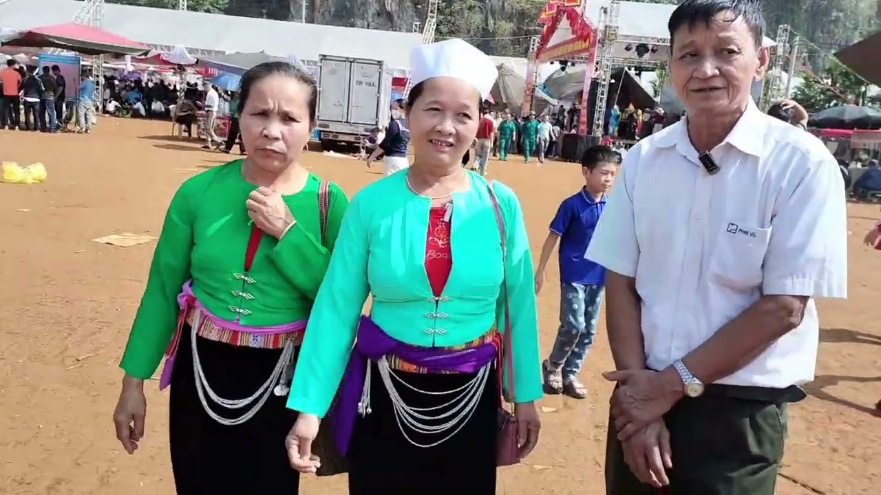 NGHỆ NHÂN BÙI VĂN ẢNH HÁT MƯỜNG VỚI NGHỆ NHÂN LẠ