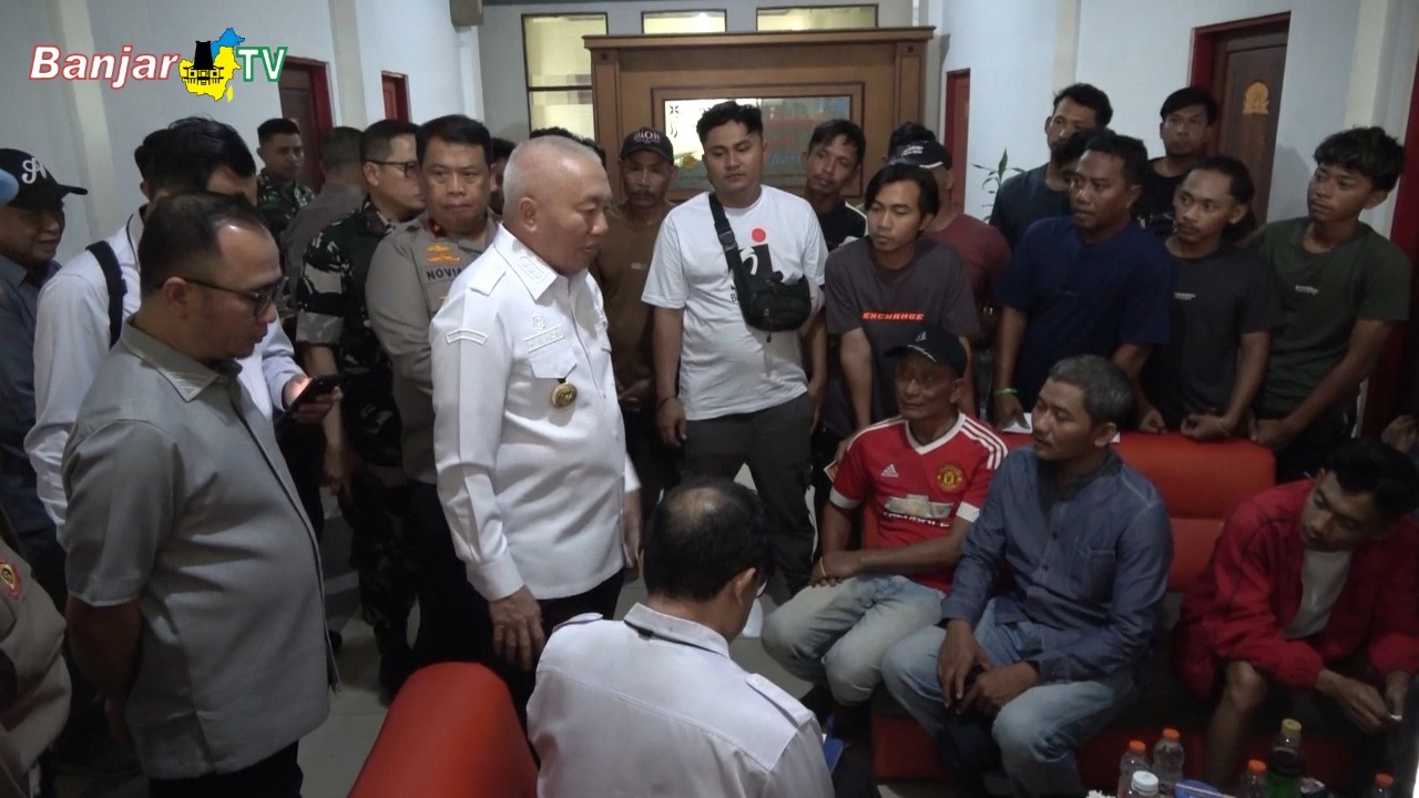 GUBERNUR KALSEL SERAHKAN BANTUAN PRIBADI UNTUK KORBAN KM VIRGO TRANSPORT 8