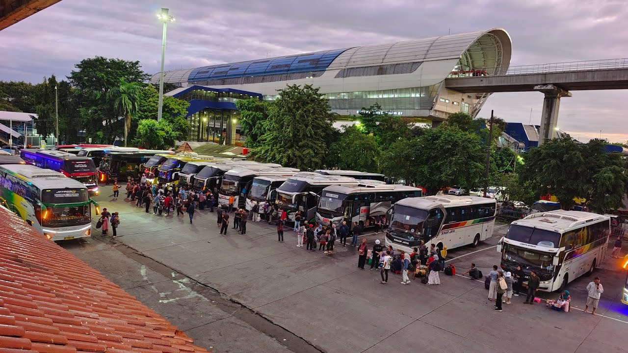 JAM 5 SUBUH PENUMPANG SUDAH MENUMPUK DI TERMINAL MUDIK 2025 DARI TERMINAL KAMPUNG RAMBUTAN JAKARTA