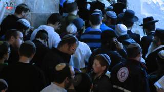 2000 people pray at Joseph's Tomb