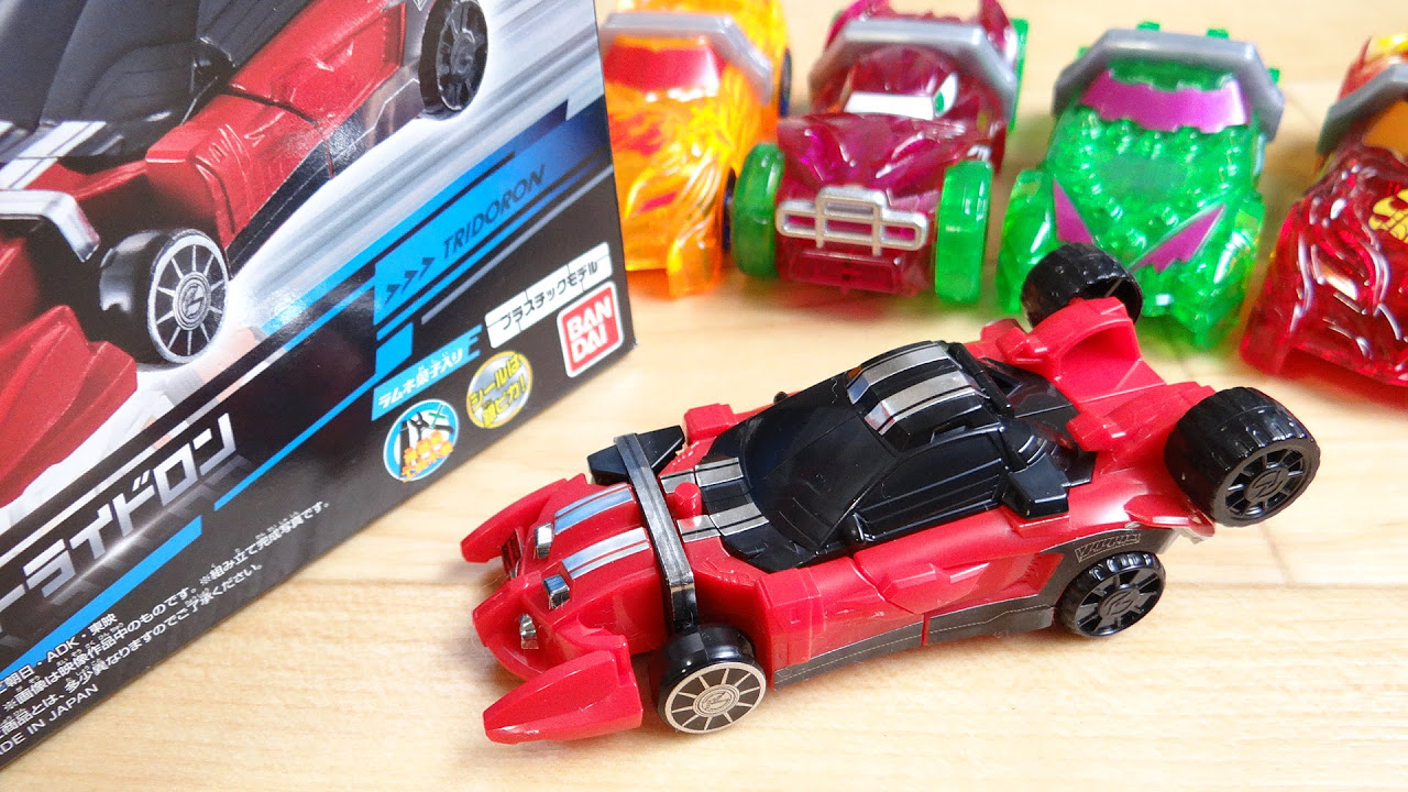 仮面ライダードライブ 込み300円 A 300 yen candy toy that can transform in three stages