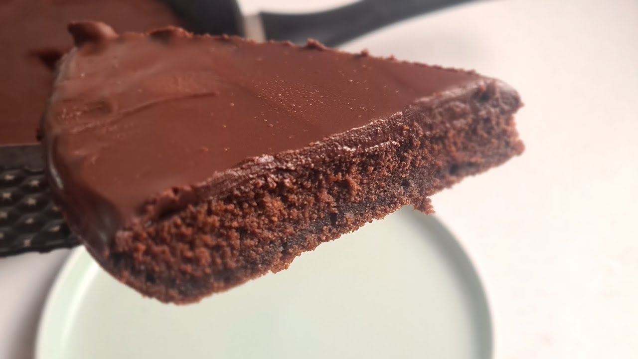 Eggless frypan chocolate cake in 5 minutes frypan chocolate cake
