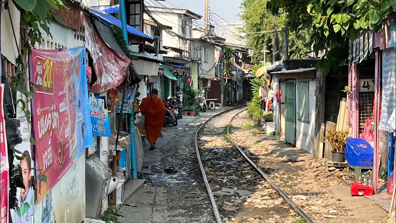 Khlong Toei, Bangkok, Railway street and narrow alleys. 