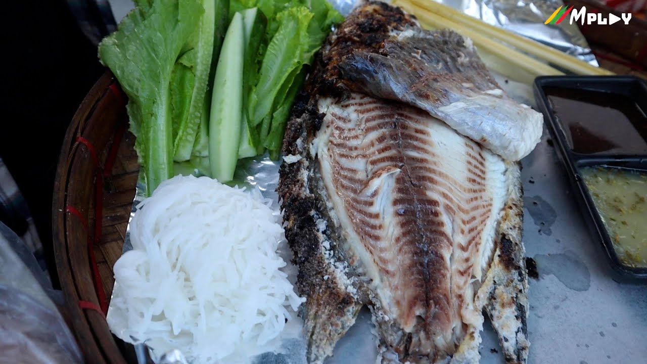 ''Salt Crusted Fish'' at Lanmadaw Street Market လမ်းမတော်မုန့်စျေးတန်းက ငါးဆားအုံကင်