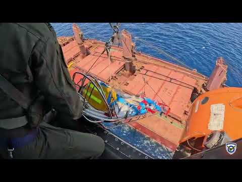 Αεροδιακομιδή ασθενούς από ελικόπτερο Super Puma από πλοίο