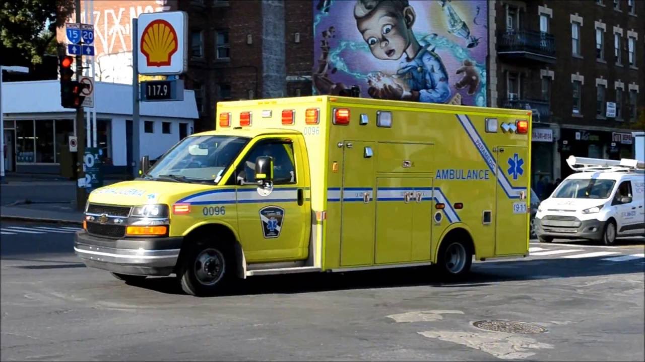 AMBULANCES RESPONDING IN MONTREAL QUEBEC YouTube