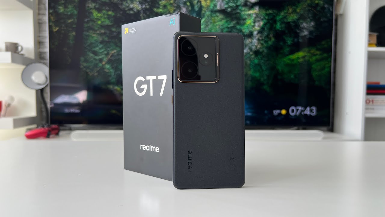 Unboxing realme GT7; First phone with Dimensity 9400e, 7000 mAh