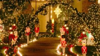Johnny Mathis ~  " It's Beginning To Look A Lot Like Christmas "⛄ 🎅🎄 1986