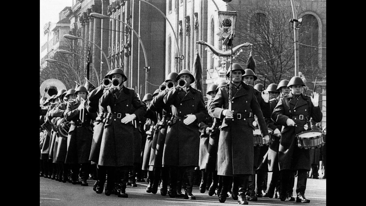 G. Baumann (1921-2006): Marsch zum Großen Wachaufzug (Bodensteiner) | NVA - Militärmusik - DDR - GDR