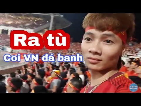 Video Khá Bảnh ra tù, đi coi Việt Nam đá banh - youtube