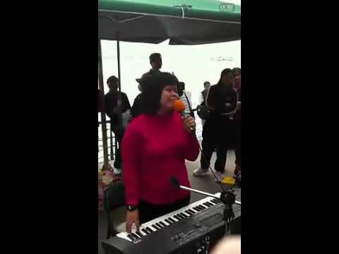 blind woman with incredible voice that sounds like...