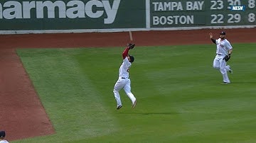 ATL@BOS: Bogaerts makes a nice running catch in left