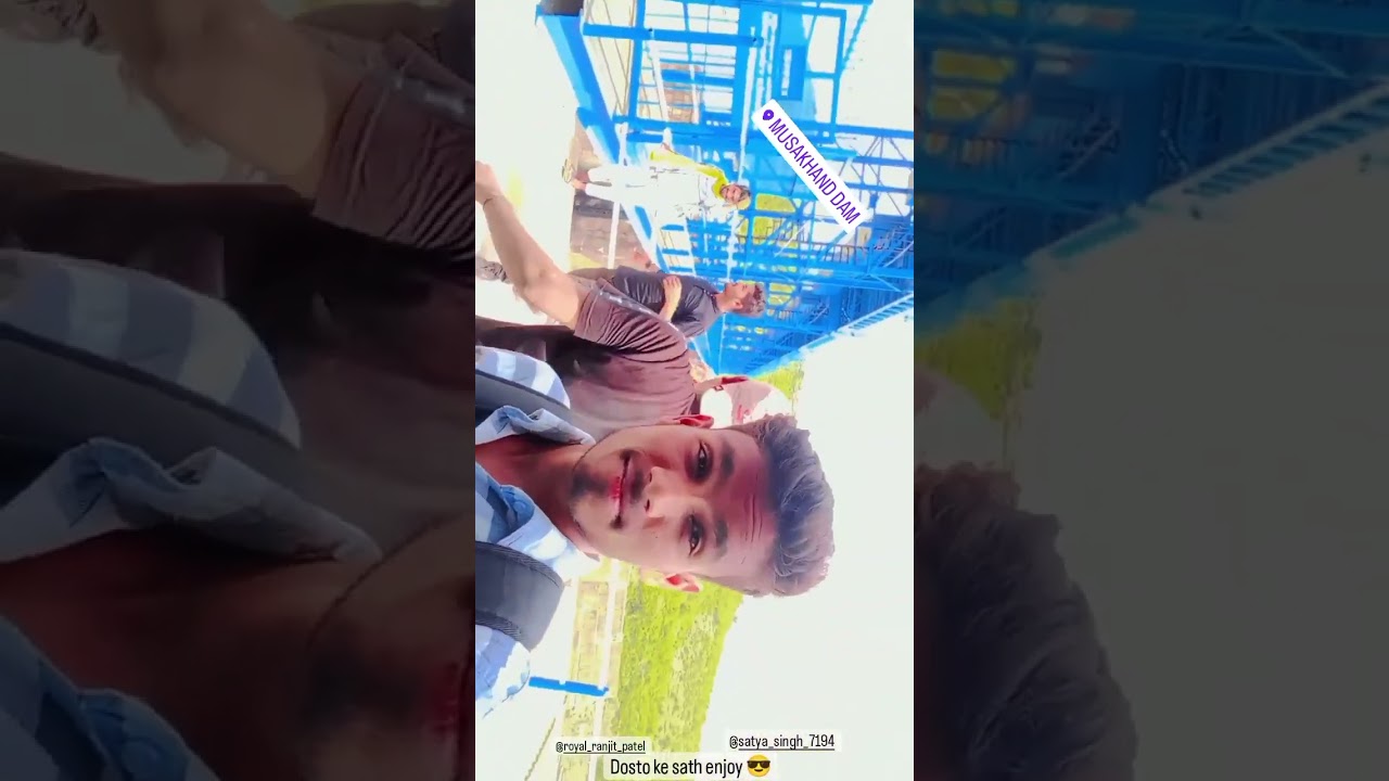 musakhad Dam par dosto ke sath photo shoot karte huwe