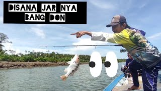 lagi asik mancing dihantam badai , hujan deras walll