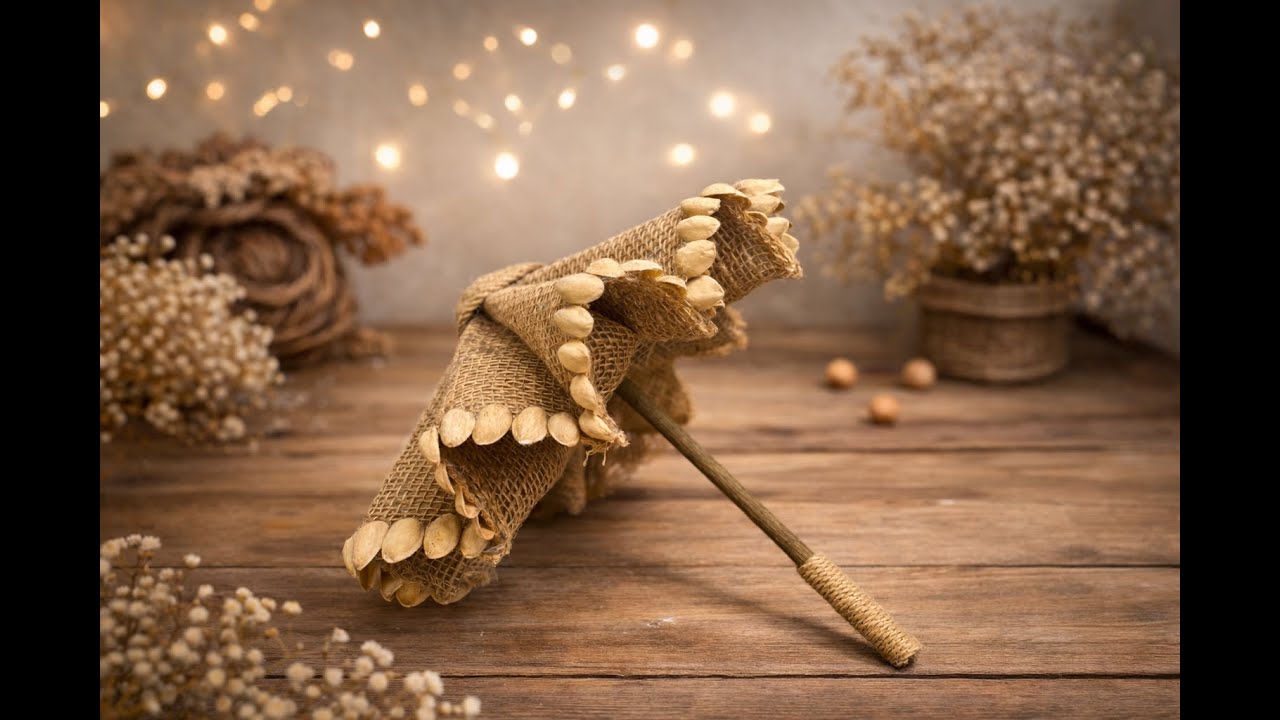 Handgemachter dekorativer Schirm aus recycelten Materialien | DIY-Idee