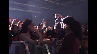 Iu Kissing Fan Hand