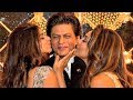 Shahrukh Khan Gets KISSES From Daughter Suhana Khan And Wife Gauri Khan_ CUTE