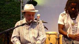 Video thumbnail of "Sérgio Mendes & Band: "Berimbau" (Berlin 2011)"