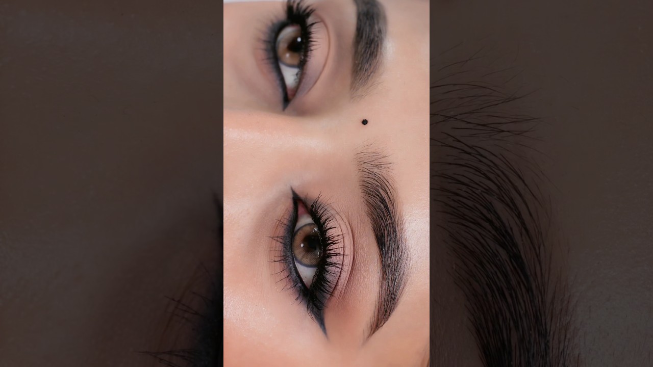 Classic Femme Liner🖤 #eyemakeuptutorial #wingedeyeliner #kajal #beauty #youtubeshorts #viralshorts