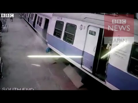 【BBC】 ホームに列車が乗り上げた瞬間 インド・ムンバイ - YouTube