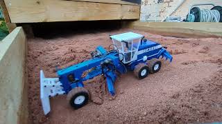 timelapse of radio control 1:32 scale REXEM 6x6 motorgrader