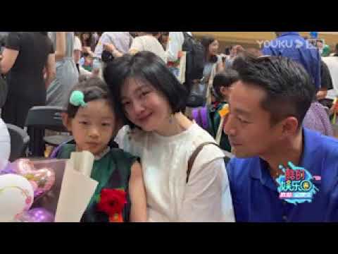 汪小菲大S合体参加女儿幼儿园毕业典礼 曾因大半年没同框引婚变传闻 高清