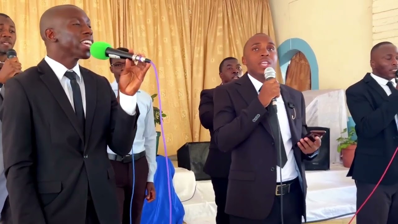 Kupulo yendende Fakaufi Gleam City Vocals