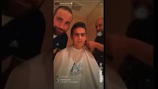 Dybala y Higuain se cortan el pelo entre risas y bromas