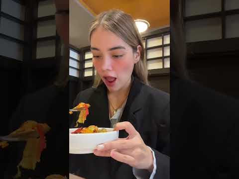 Comiendo comida coreana
