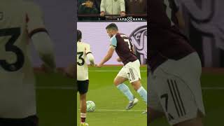 John McGinn picked out that top corner 🎯