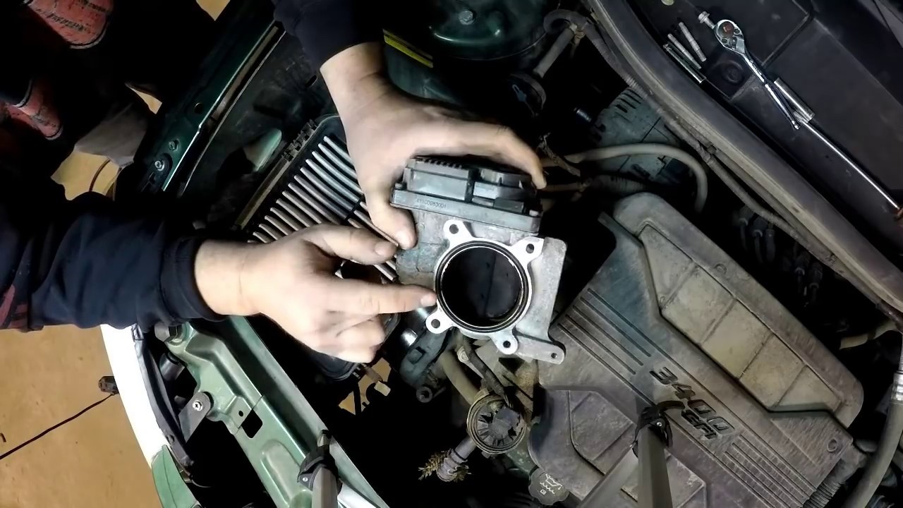 How to fix Chevy Equinox hard start issue, how to clean a throttle body